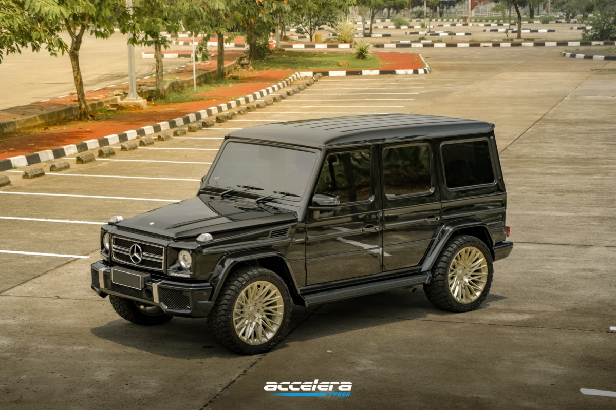 Mercedes-Benz G63 AMG Looks Tougher with Accelera Omikron R/T 33x12.50 R20