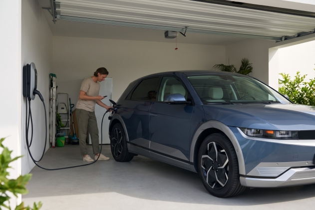 How to Maintain an Electric Car Battery for Longer Life