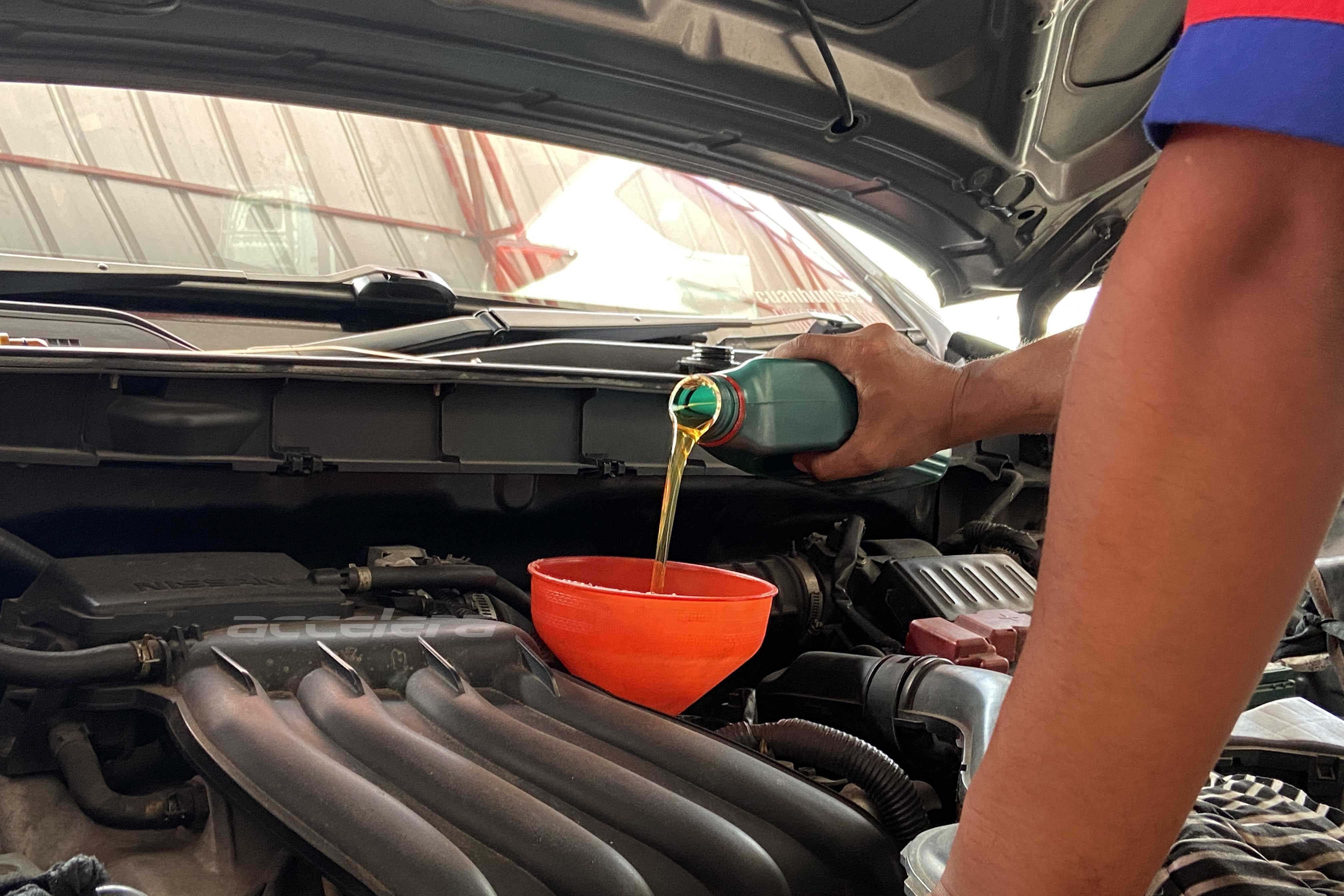 Should You Mix Different Engine Oil Together?