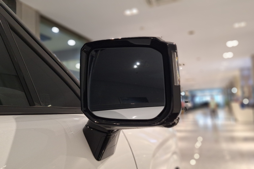How to Adjust Car Mirrors Properly for Safer Driving